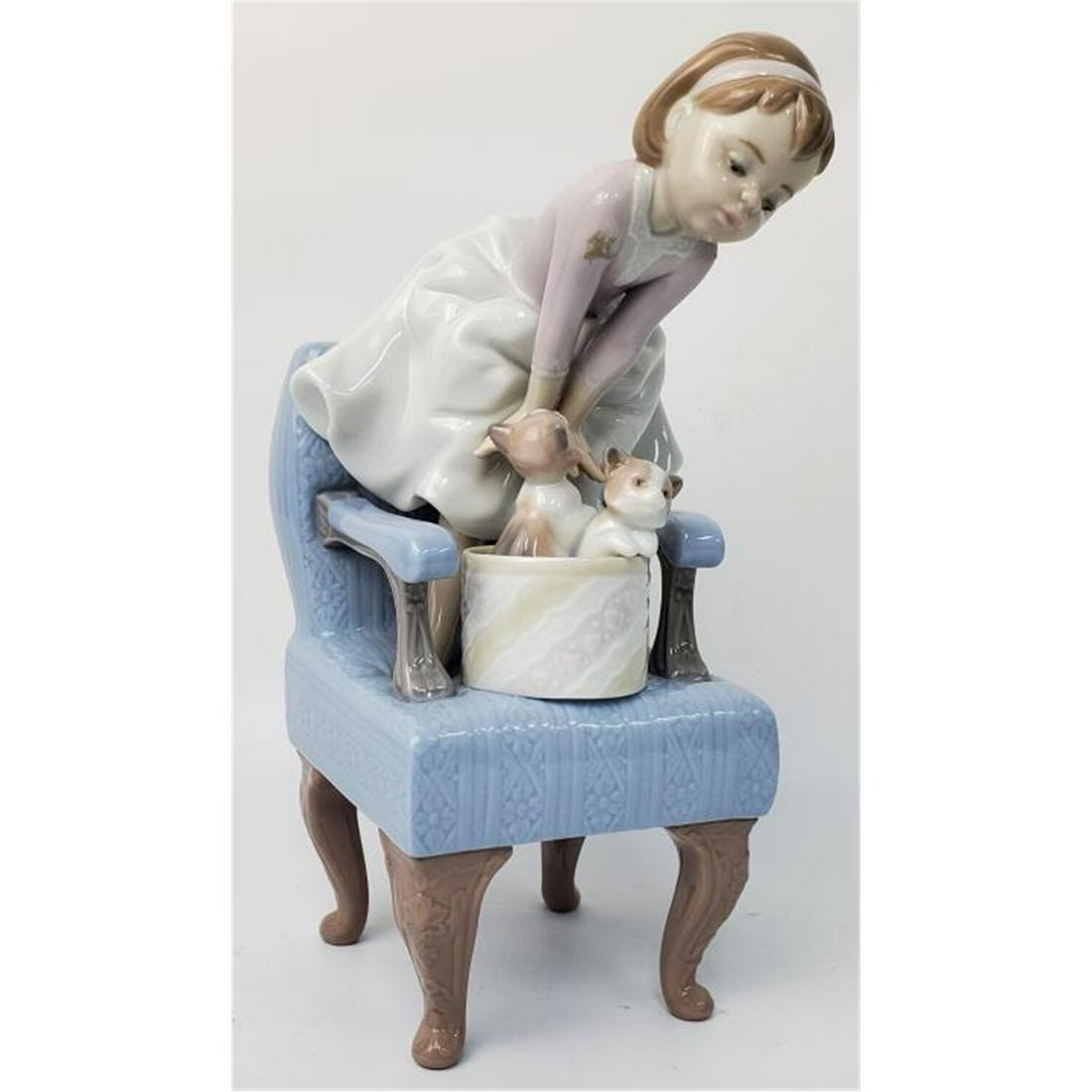 Lladro Figurine #6512 "Purr-Fect": Lladro Figurine #6512 "Purr-Fect" Circa 1998 With Original BoxCondition: Generally Very Good ConditionDimensions: H-9.5"Provenance: From a Long Island NY Collection.Please note the absence of a condit