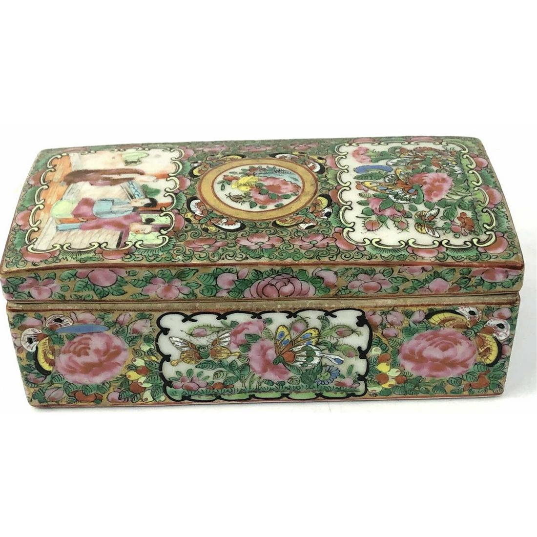 Unusual Chinese Rose Medallion Covered Box (1 of 4)
