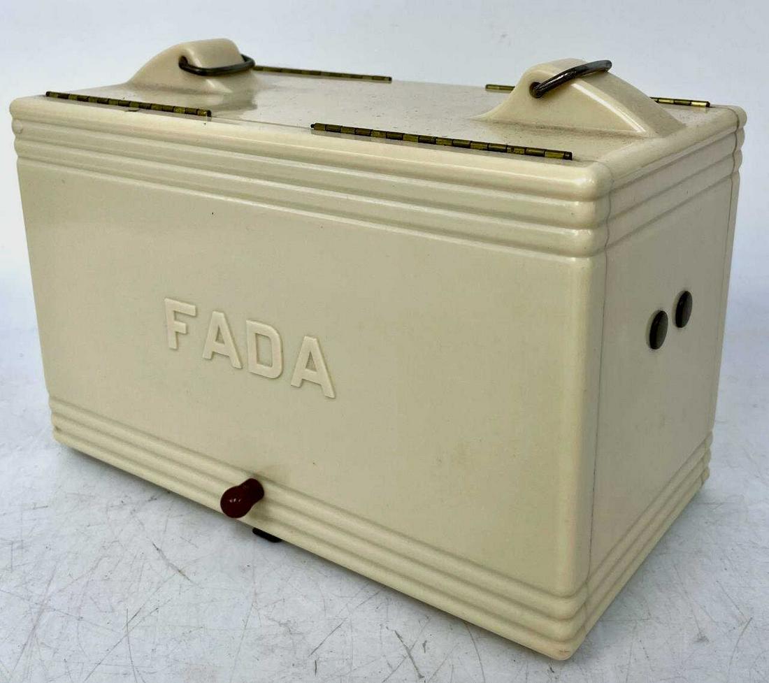Rare Early Fada Portable Radio Model P-80 (1 of 3)