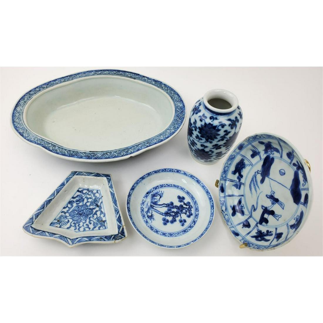 5 Chinese Blue & White Porcelain Items (1 of 3)