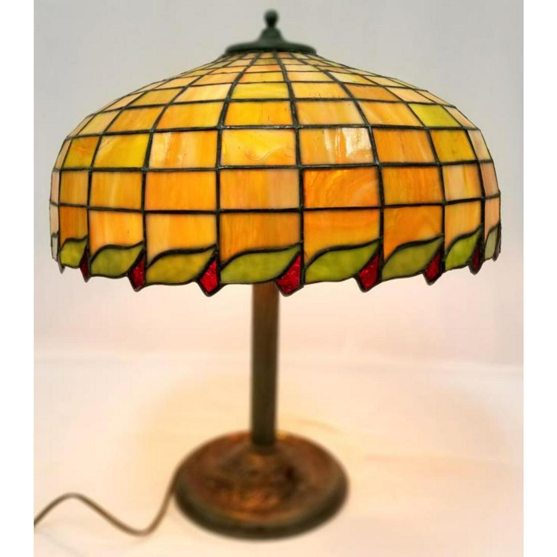 Antique Leaded Glass Tiffany Style Table Lamp. (1 of 6)