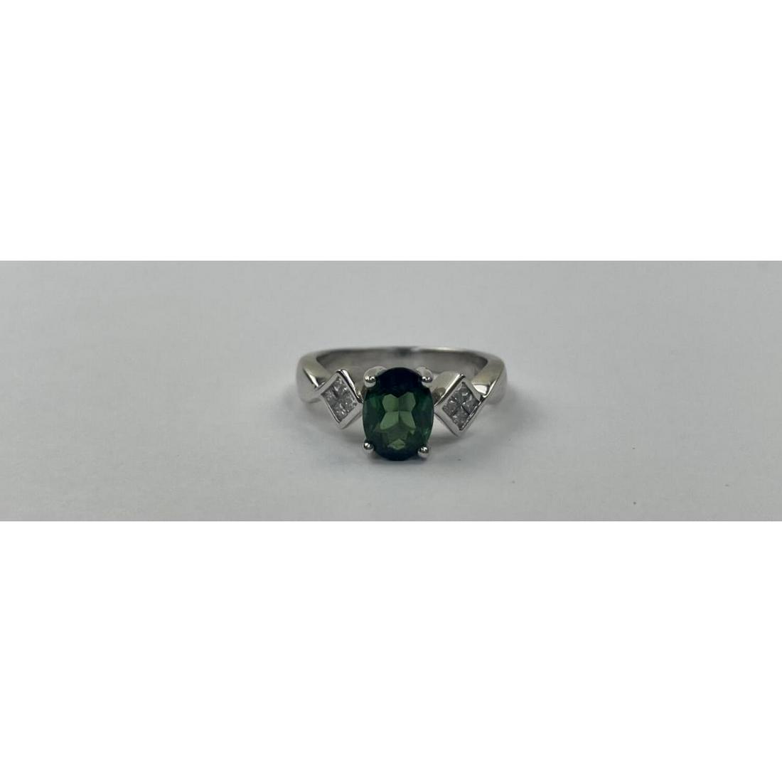 18K Gold, Diamond & Green Gem Stone Ring. (1 of 1)