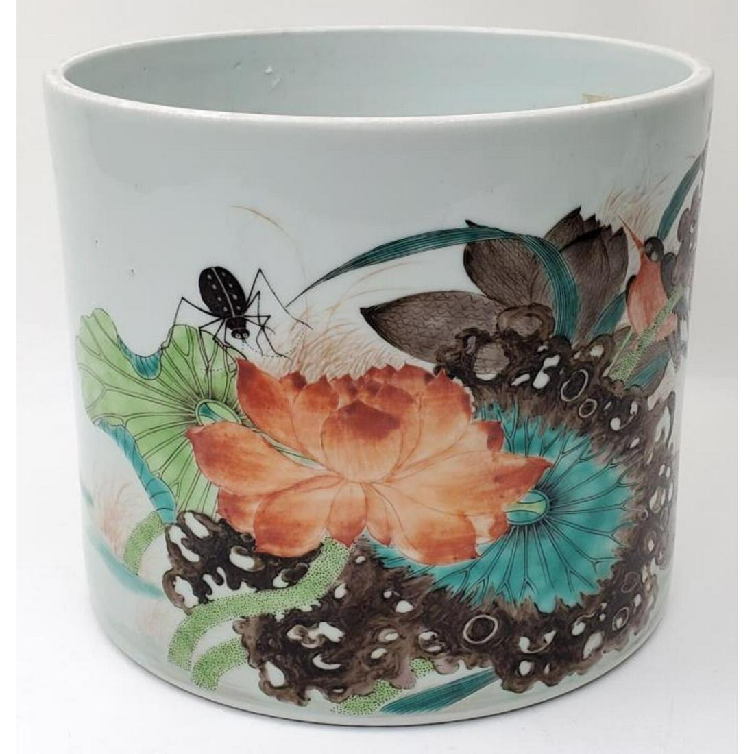 Large Chinese Porcelain Brush Pot.: Large Chinese Porcelain Brush Pot. Depicting Insects and FlowersCondition: ExcellentDimensions: H - 6.5" Dia - 7.5"Provenance: From a Long Island, NY Home. Please note the absence of a condition repor