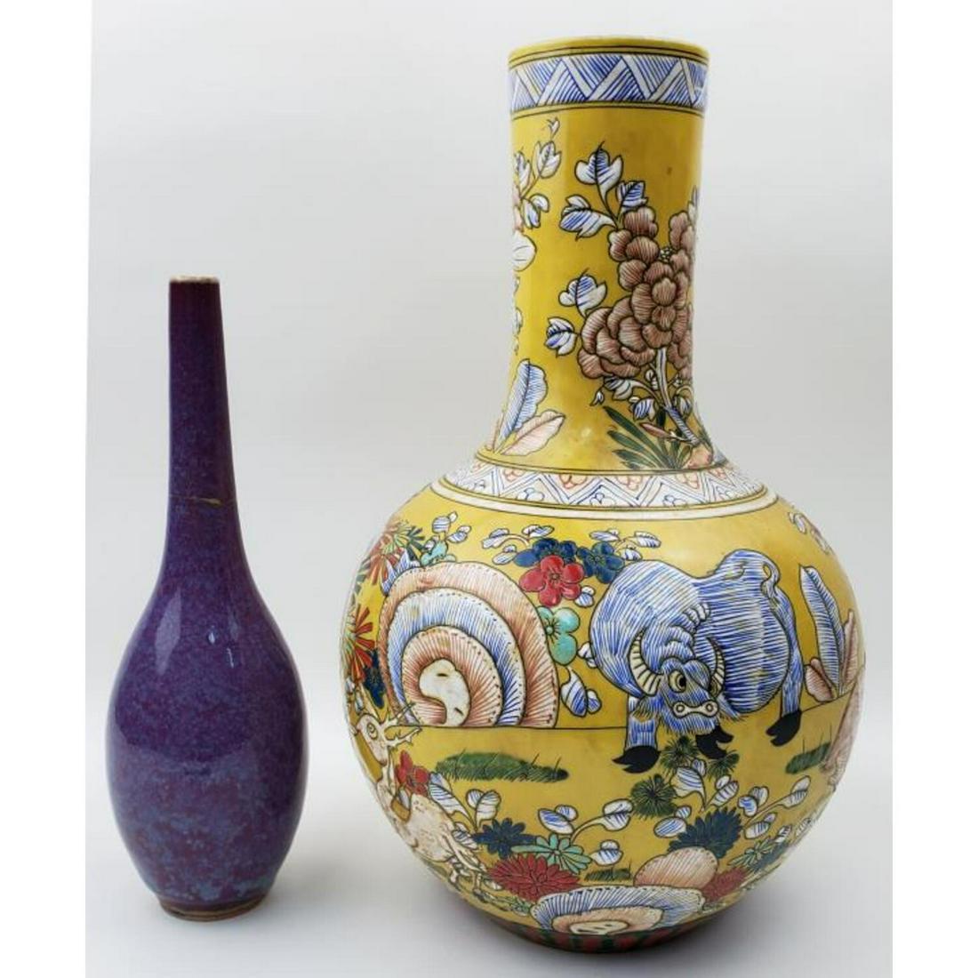 Lot of 2 Chinese Porcelain Vases (1 of 4)