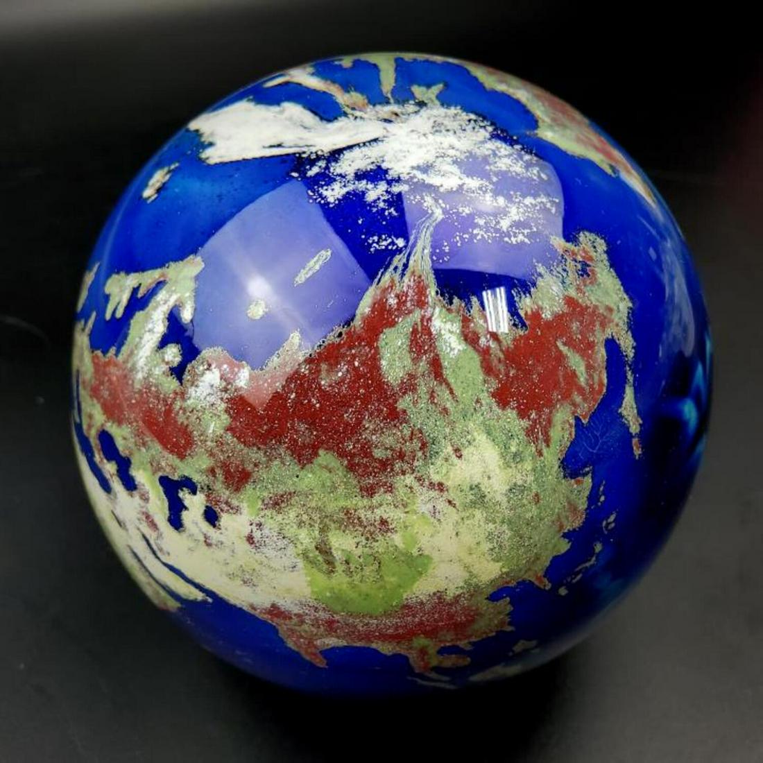 Lundberg Studios Large Glass Paperweight "Globe" (1 of 4)