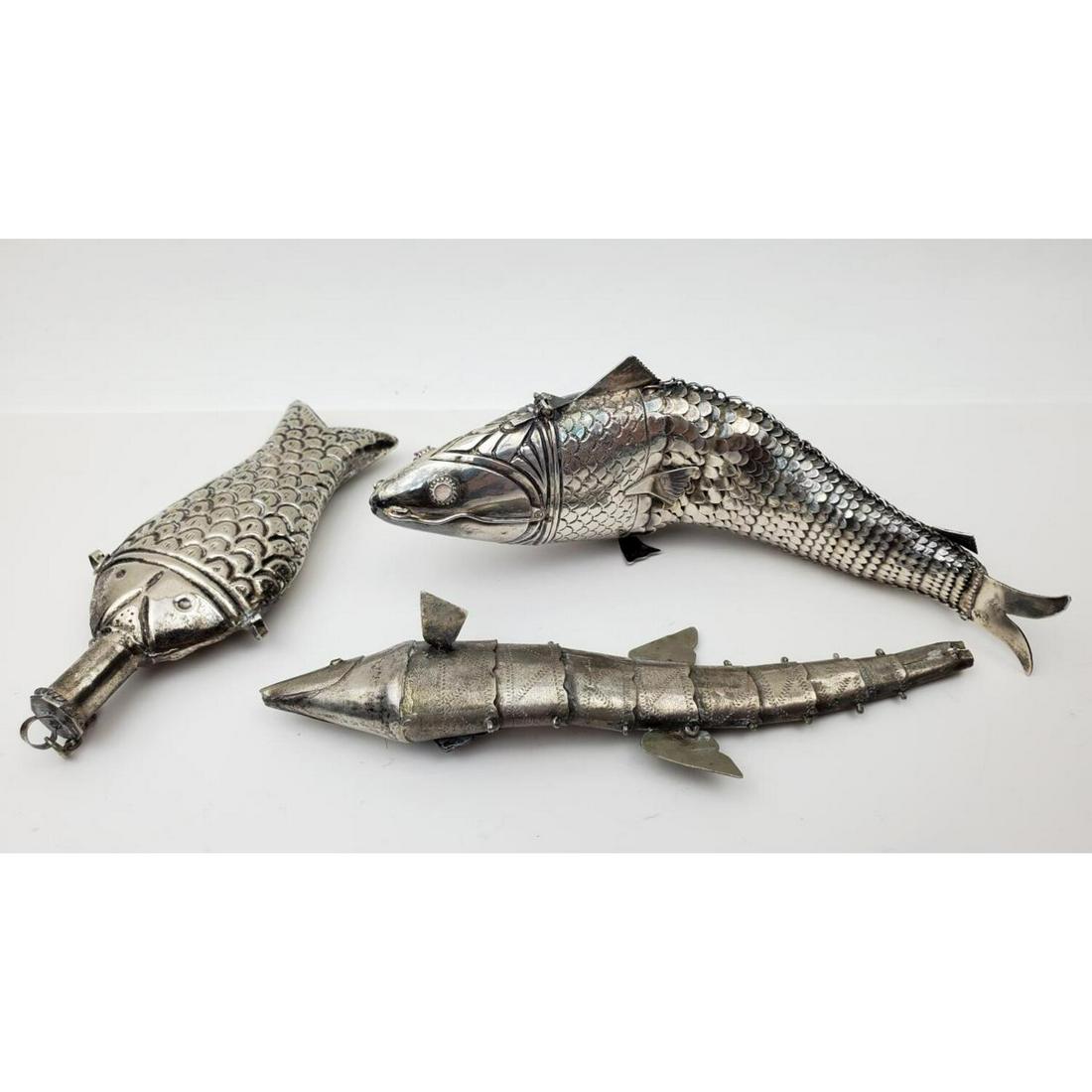 3 Judaica Fish Besamim Spice Boxes: 3 Judaica Fish Besamim Spice Boxes - 2 are Mechanical. 1 Fish is Marked 84 Silver.Condition: As Found.Dimensions: Longest - L-7".Provenance: From a Long Island, NY Home.Please note the absence of a co