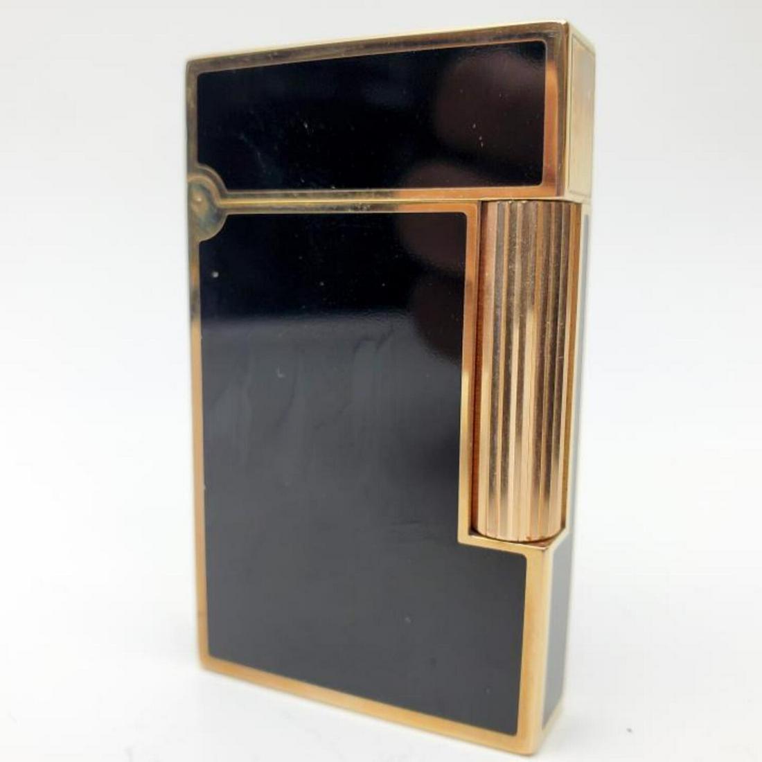 Vintage St Dupont Black Lacquer Cigarette Lighter: Vintage St Dupont Black Lacquer Cigarette Lighter. Condition: Generally Good. As Is. Dimensions: 2.4" x 1.4". Provenance: From an Estate of a Collector in Long Island, NY. Please note the absence of a