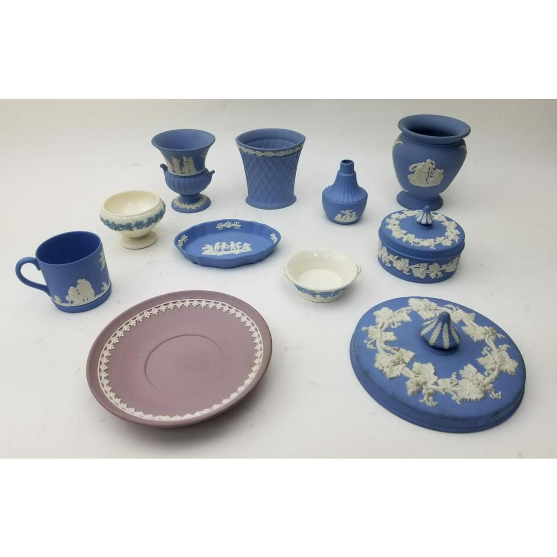 Wedgewood Jasperware Porcelain Cigarette Holders: Wedgewood Jasperware Porcelain Cigarette Holders w/ Ashtrays. Condition: Appears to be Generally Very Good, As Is. Dimensions: Tallest- 2.4", Tray Dia- 4.5". Provenance: From an Estate of a Collector