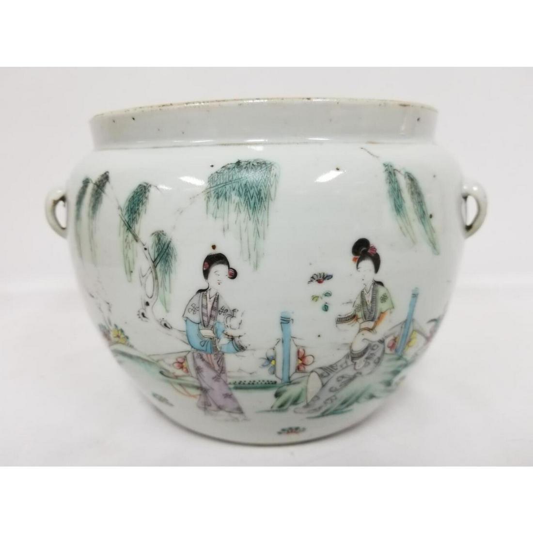 Chinese Antique Famile Rose Bowl with Decorations: Chinese Antique Famile Rose Bowl with Decorations of Women.Condition: Excellent.Dimensions: Diameter 7", H- 5".Provenance: From a Long Island, NY Collector.Please note the absence of a condition repor