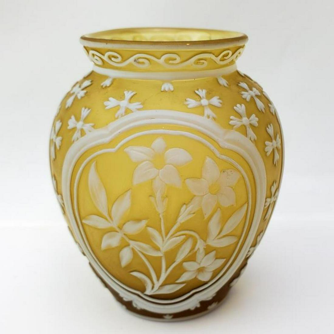 Fine Antique English Cameo Glass Vase: Fine Antique English Cameo Glass Vase Attributed to Thomas Webb. Condition: Excellent. Dimensions: H- 3". Provenance: Private Collection of the Estate of a Long Time Famous Collector. Please note the