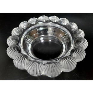 Vintage Lalique "Pornic" Scallop Glass Candy Bowl: Vintage Lalique "Pornic" Scallop Shell Glass Candy Bowl. Fully Signed. Condition: Excellent. Dimension: Dia- 8". Provenance: From a New Jersey Home. Please note the absence of a Condition Report does