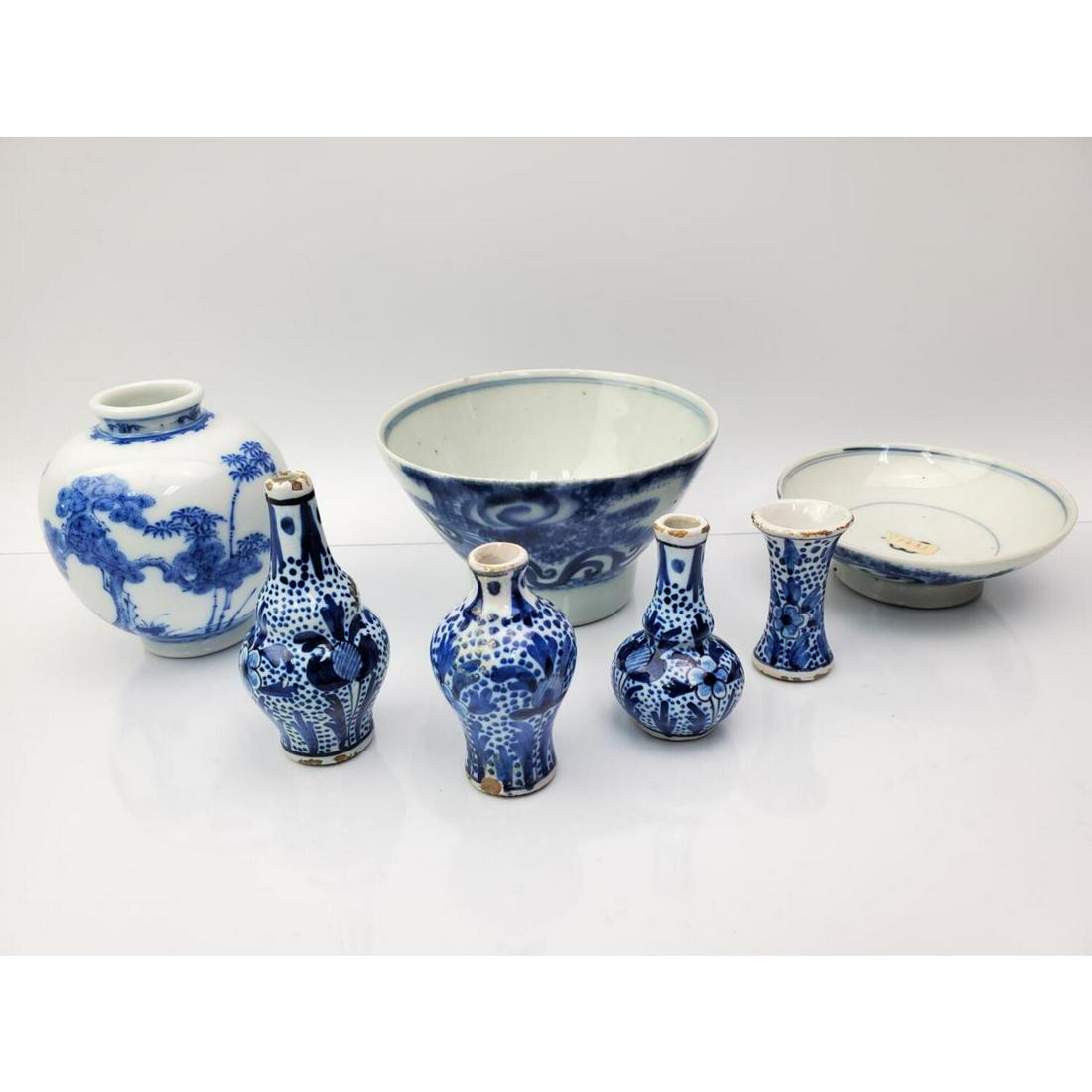 6 Chinese Blue and White Porcelain Items (1 of 9)