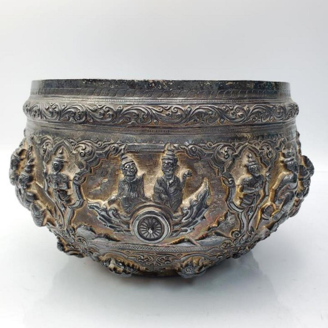 Burmese Large Silver Bowl "Thabeik" (1 of 5)