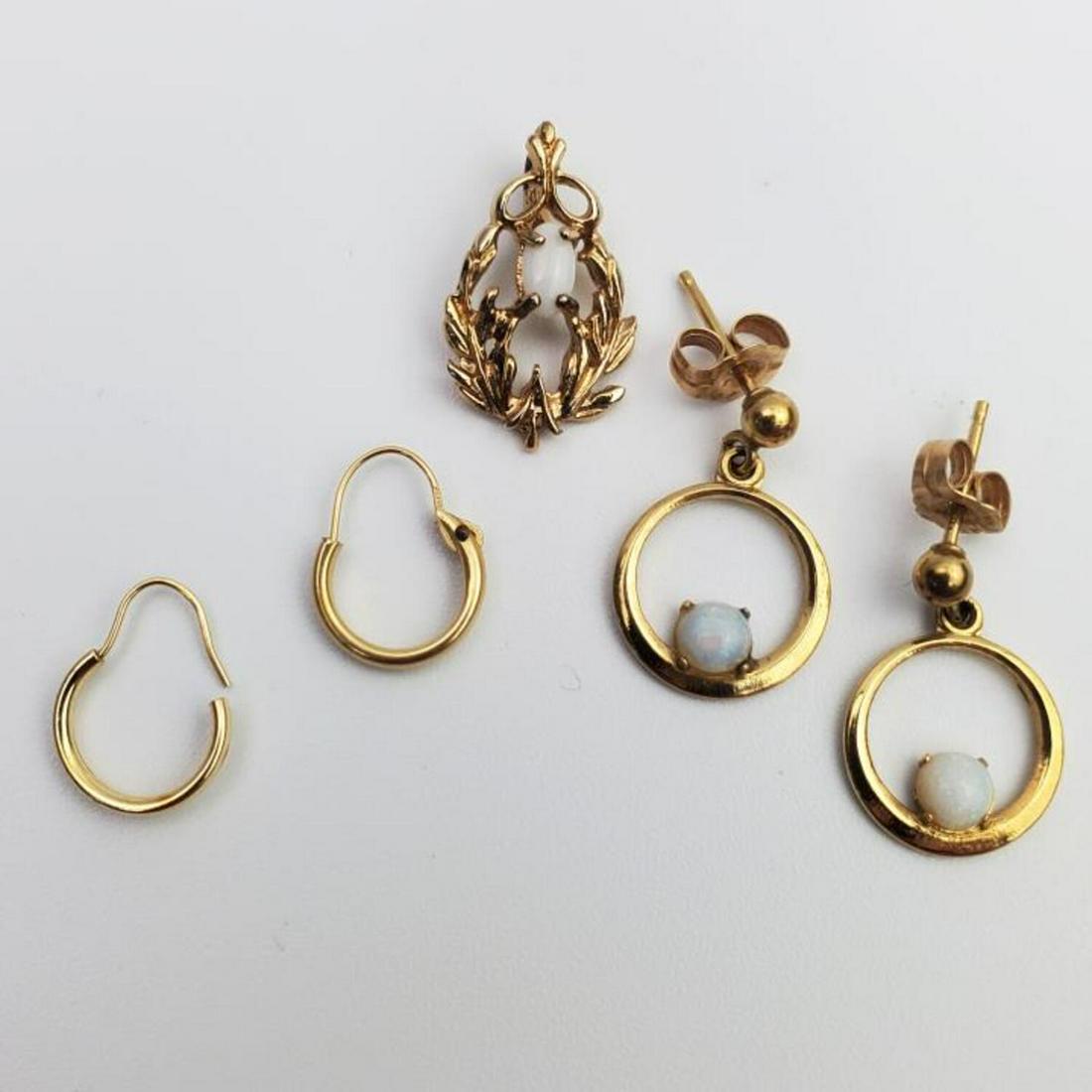 Lot Of Vintage Jewelry Items (1 of 3)