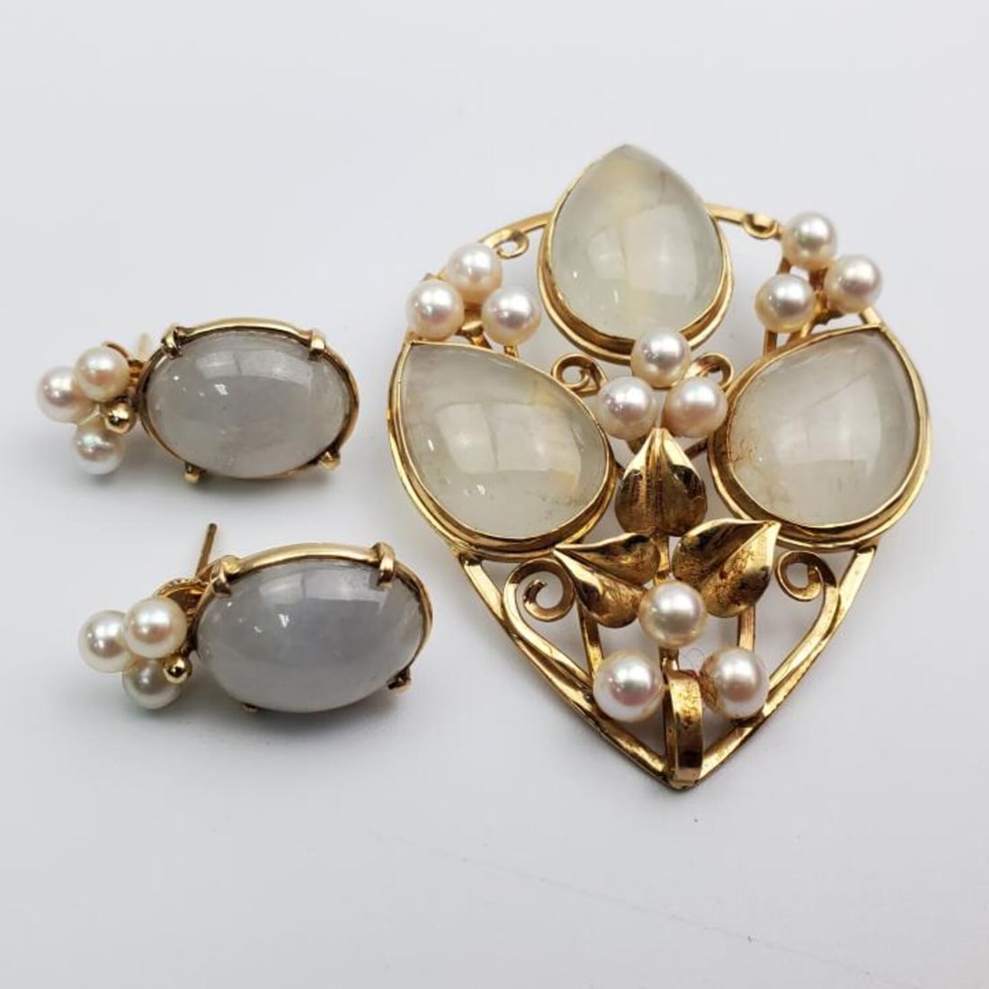 14K Gold, Pearl, & Hard Stone Brooch and Earrings (1 of 5)