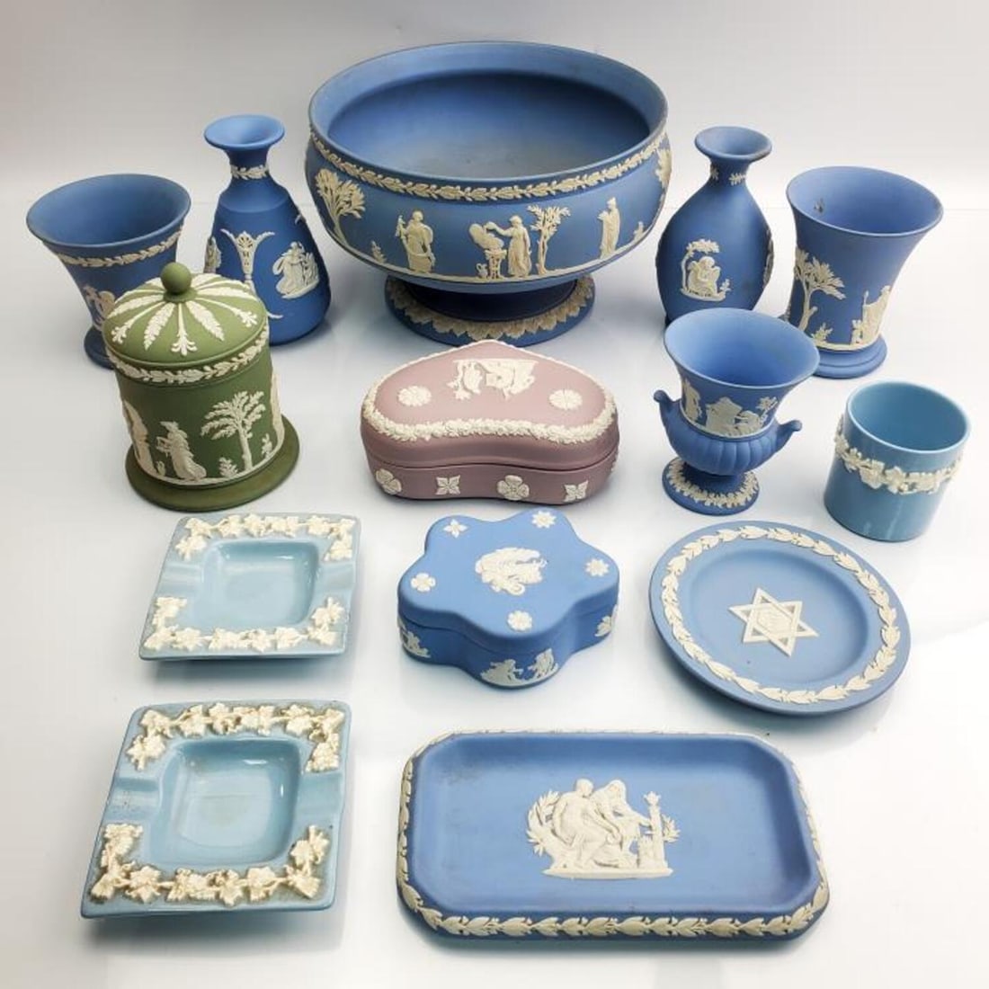 14 Piece Lot of Wedgewood English Porcelain Items (1 of 6)