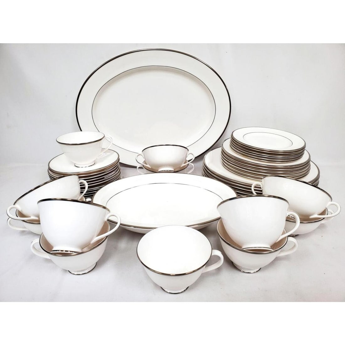 44 pcs Royal Doulton English Porcelain Dinner Set (1 of 6)