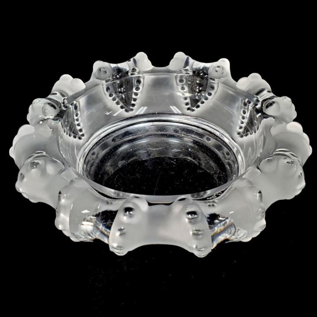 Vintage Lalique Crystal Cannes Ashtray.: Vintage Lalique Crystal Cannes Octopus Cigar Ashtray. Signed.Condition: Generally Very Good.Dimensions: Dia-7.25" x 2.25".Provenance: From a Long Island, NY Home.Please note the absence of a Condition