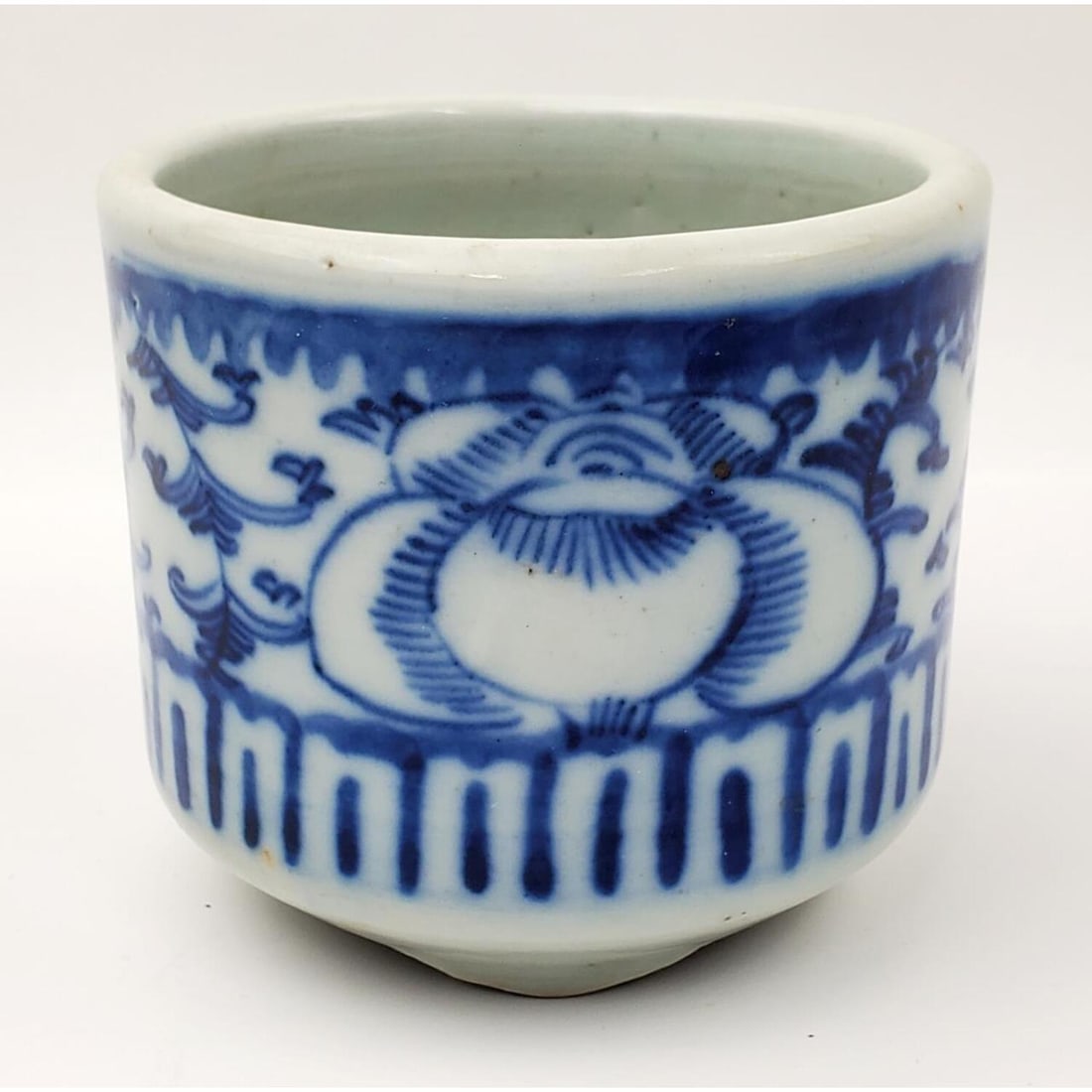 Chinese Blue and White Brush Pot: Chinese Blue and White Brush Pot. Condition: Very Good. Dimensions: H-3.5" x Dia-3.5". Provenance: From a Long Island, NY Home. Please note the absence of a Condition Report does not imply that there 