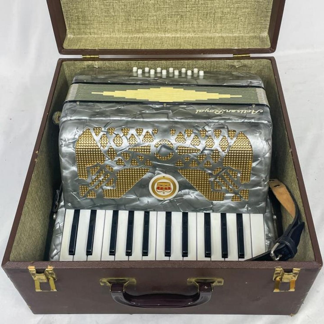 Artisan Royal Italian Accordion With Case: Artisan Royal Italian Accordion With Leather Strap and Case. Accordion has 15 Treble Keys and 12 Bass Buttons. Most Likely a Student Accordion. Condition: Generally Very Good. Dimensions: Keyboard L- 