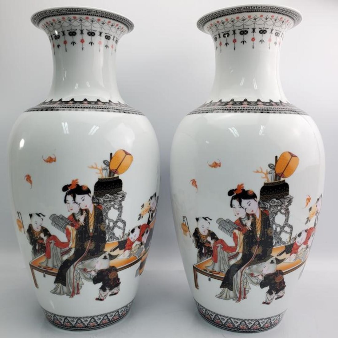 Large Pair of Chinese Porcelain Vases (1 of 10)