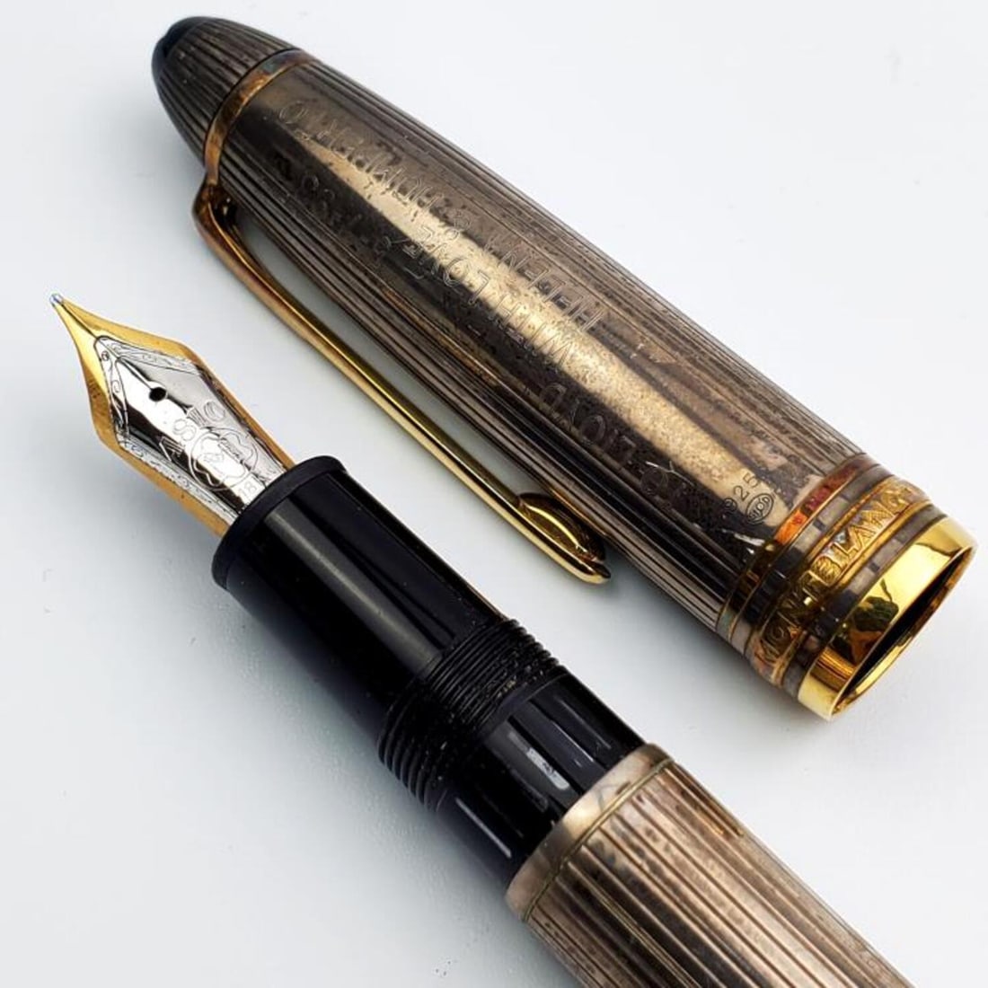 Montblanc "Solitaire" Sterling & Gold Fountain Pen: Montblanc Meisterstuck "Solitaire" Sterling Silver Fountain Pen with 18K Gold Trim. Condition: Generally Very Good. Dimensions: L - 5 1/2".Total Weight: 48.9 g / 1.57 ozt. Provenance: From a Queens, N