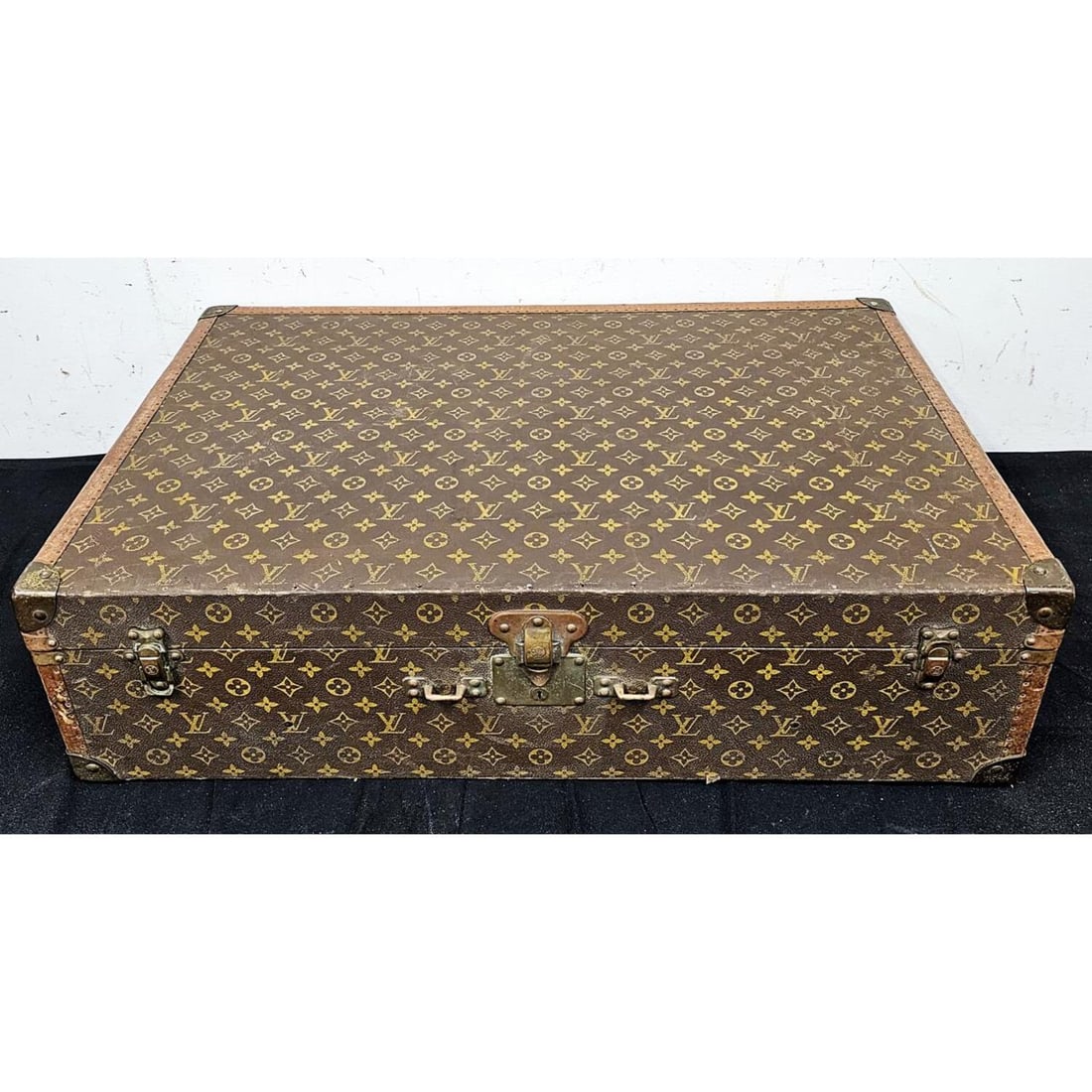Very Old Authentic Louis Vuitton Hard Case (1 of 12)