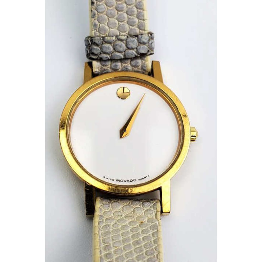 Movado modern online 47 white