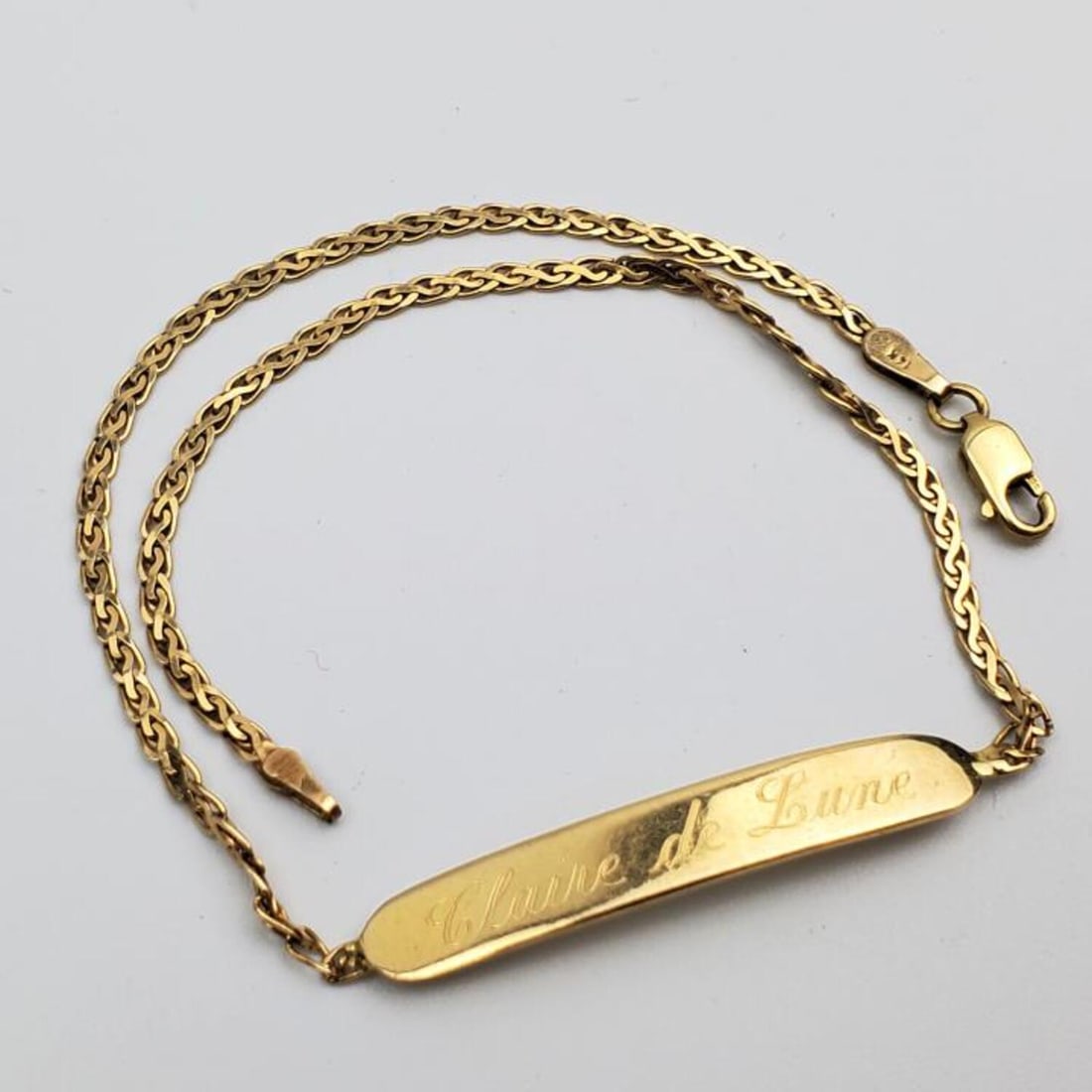 14K Gold Bracelet: 14K Gold Bracelet w/ the Following Inscriptions; "Claire De Lune" & "July 2001". Fully Hallmarked. Condition: Excellent. Dimensions: L-9.4". Weight: 3.3g/2.1dwt. Provenance: From a New York City Townh