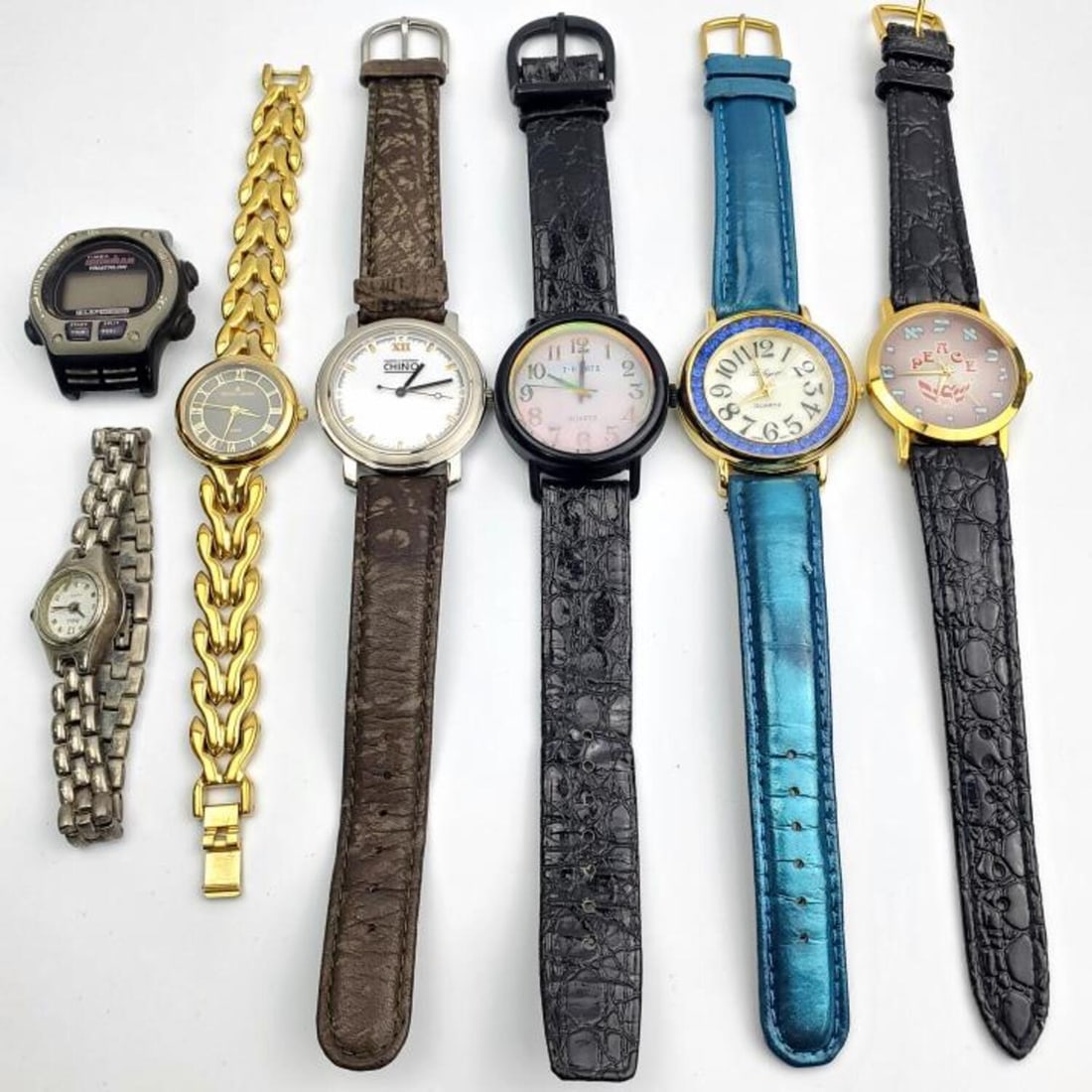 Lot of 7 Vintage Watches Incl. 1 Holographic Face: Lot of 7 Vintage Watches Including 1 Holographic Face Showing an Eye and 1 with Hebrew Lettering on the Dial Along with the Words "Peace" and "Shalom". Please Note- We Can Not Guarantee the Mechanism 