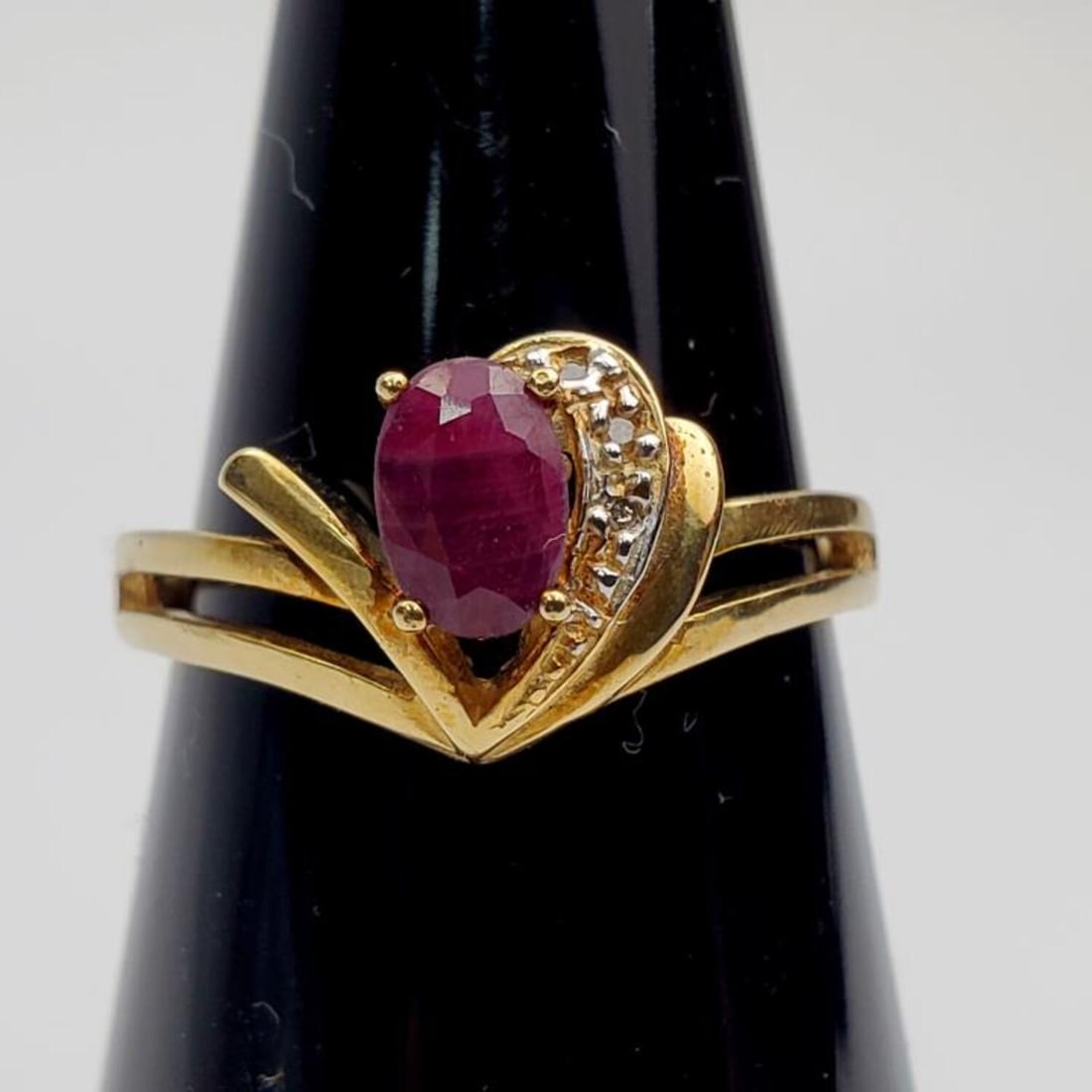 10K Gold Ring w/ Diamonds & Garnet (1 of 5)