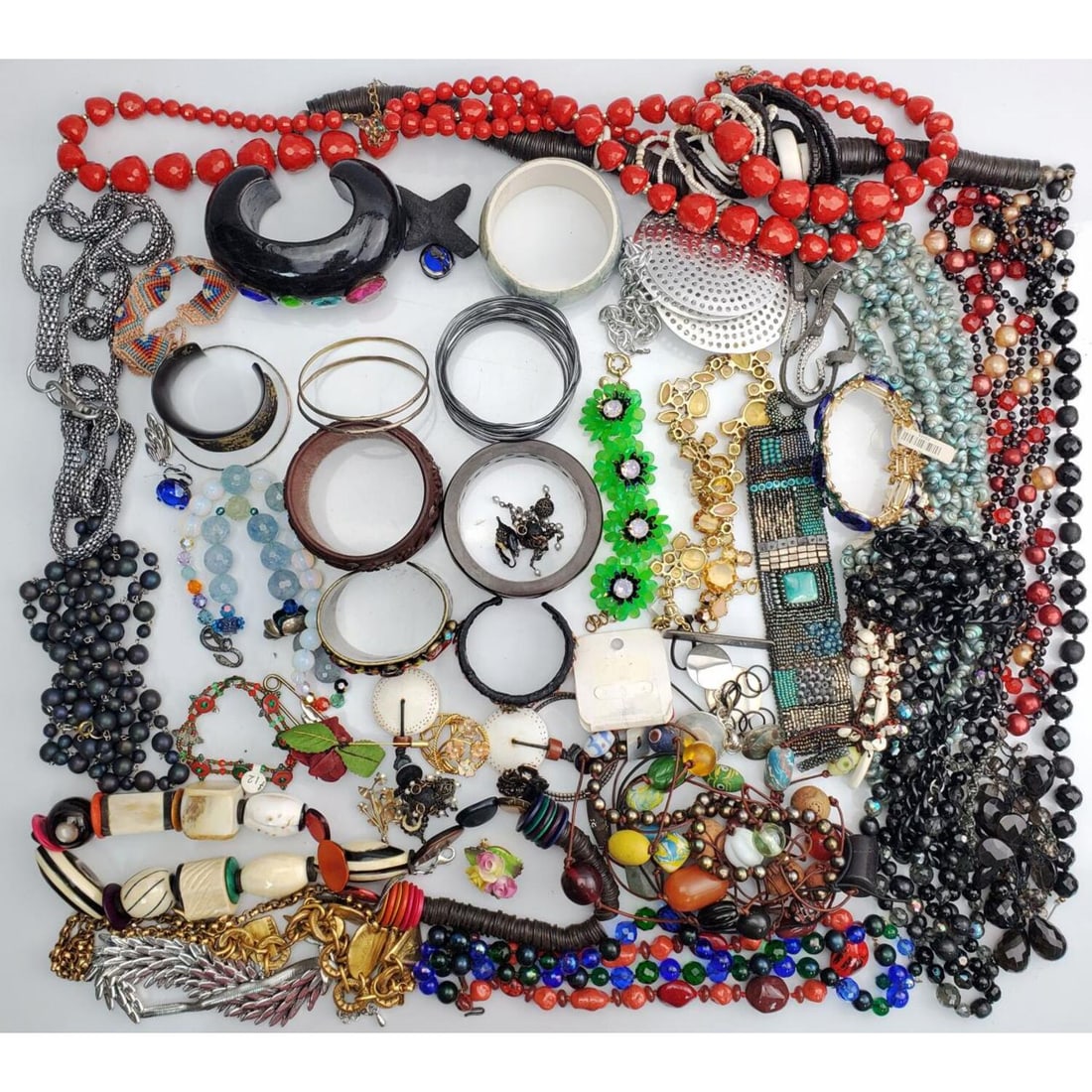 Large Lot of Fine Vintage Costume Jewelry (1 of 6)