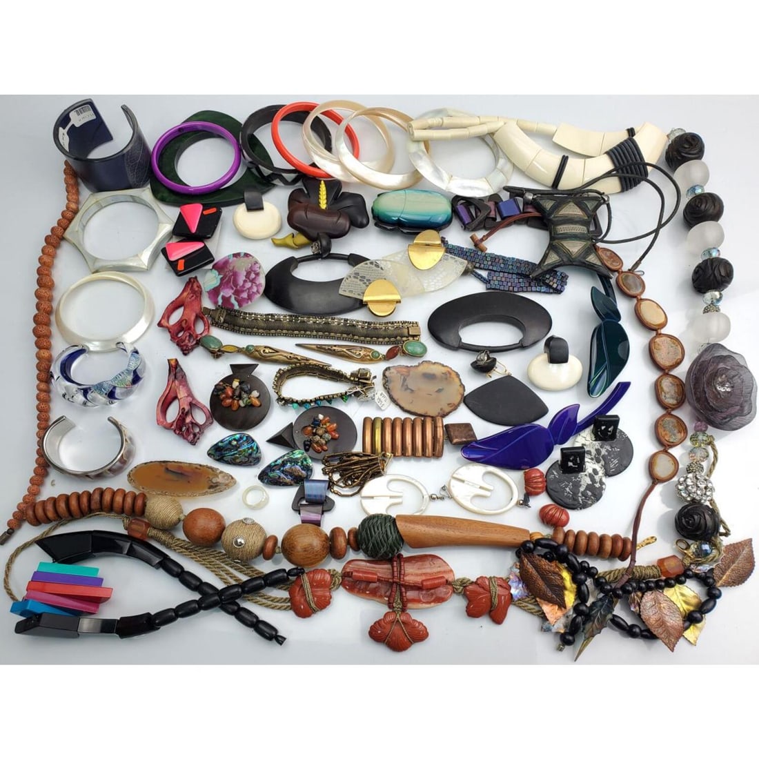 Large Lot of Fine Vintage Costume Jewelry (1 of 7)