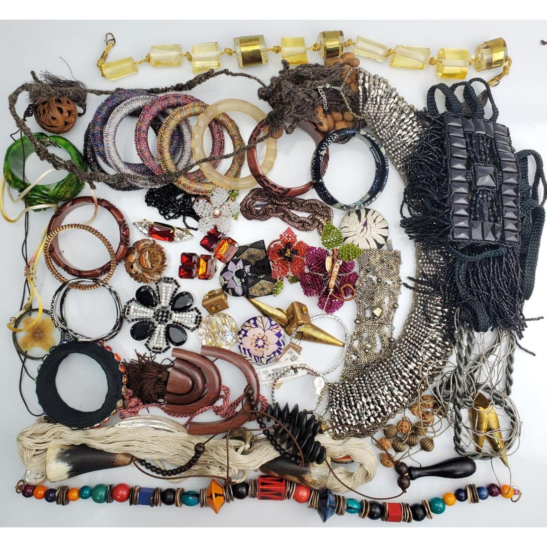 Large Lot of Fine Vintage Costume Jewelry (1 of 5)