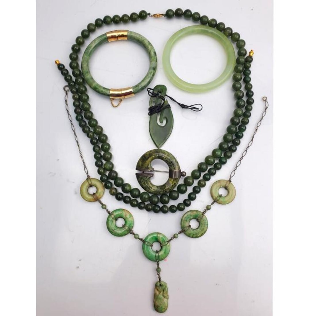 Nice Lot of Vintage Chinese Jade Jewelry  Items (1 of 3)