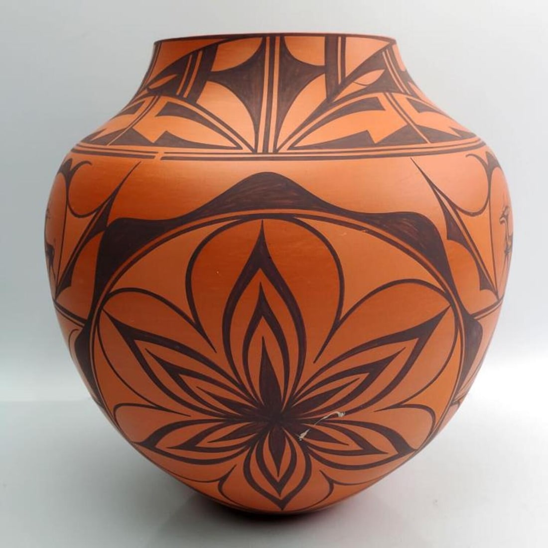 Avelia & Anderson Peynetsa Zuni Pottery Vase (1 of 5)