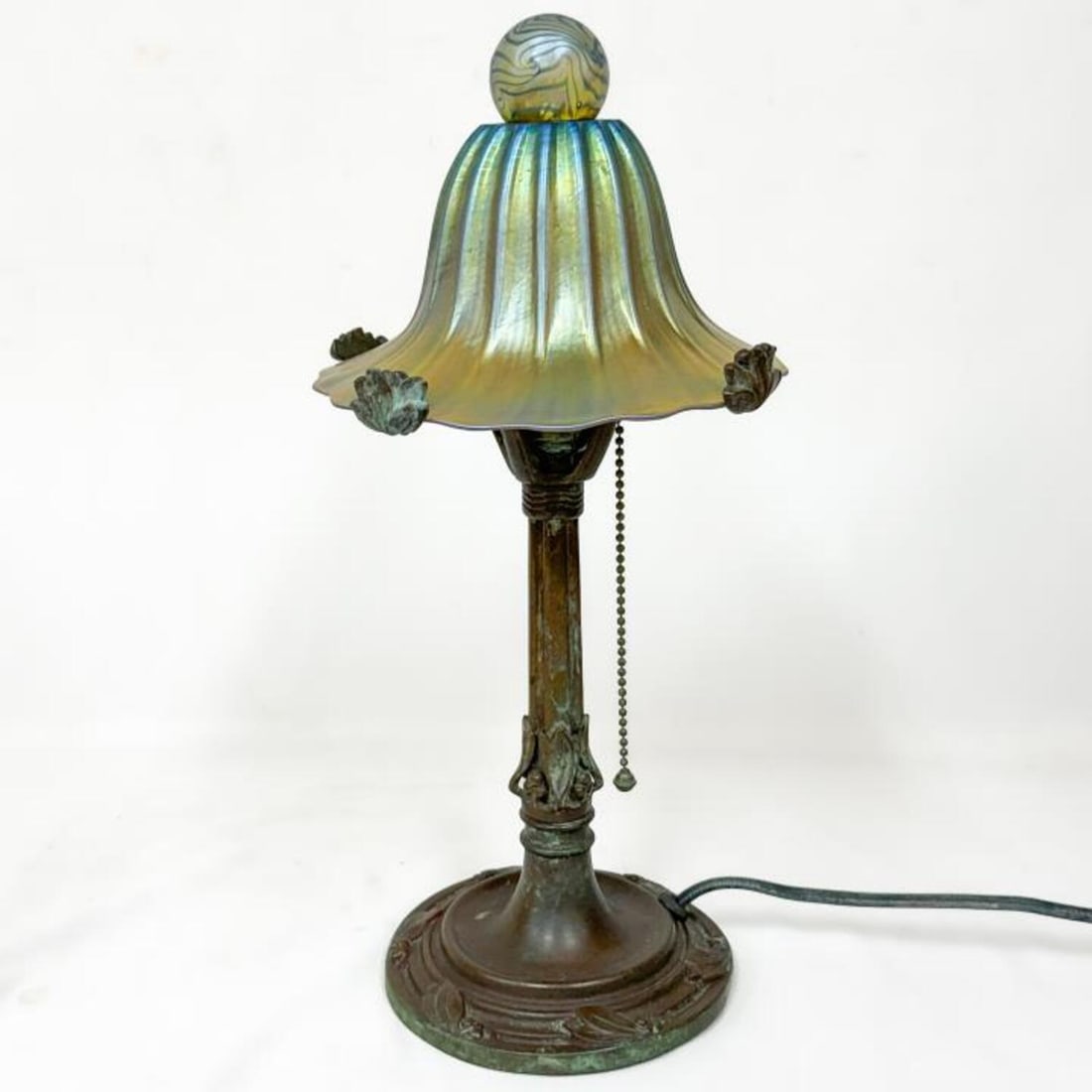 Vintage Tiffany Style Iridescent Glass Lamp Shade (1 of 10)