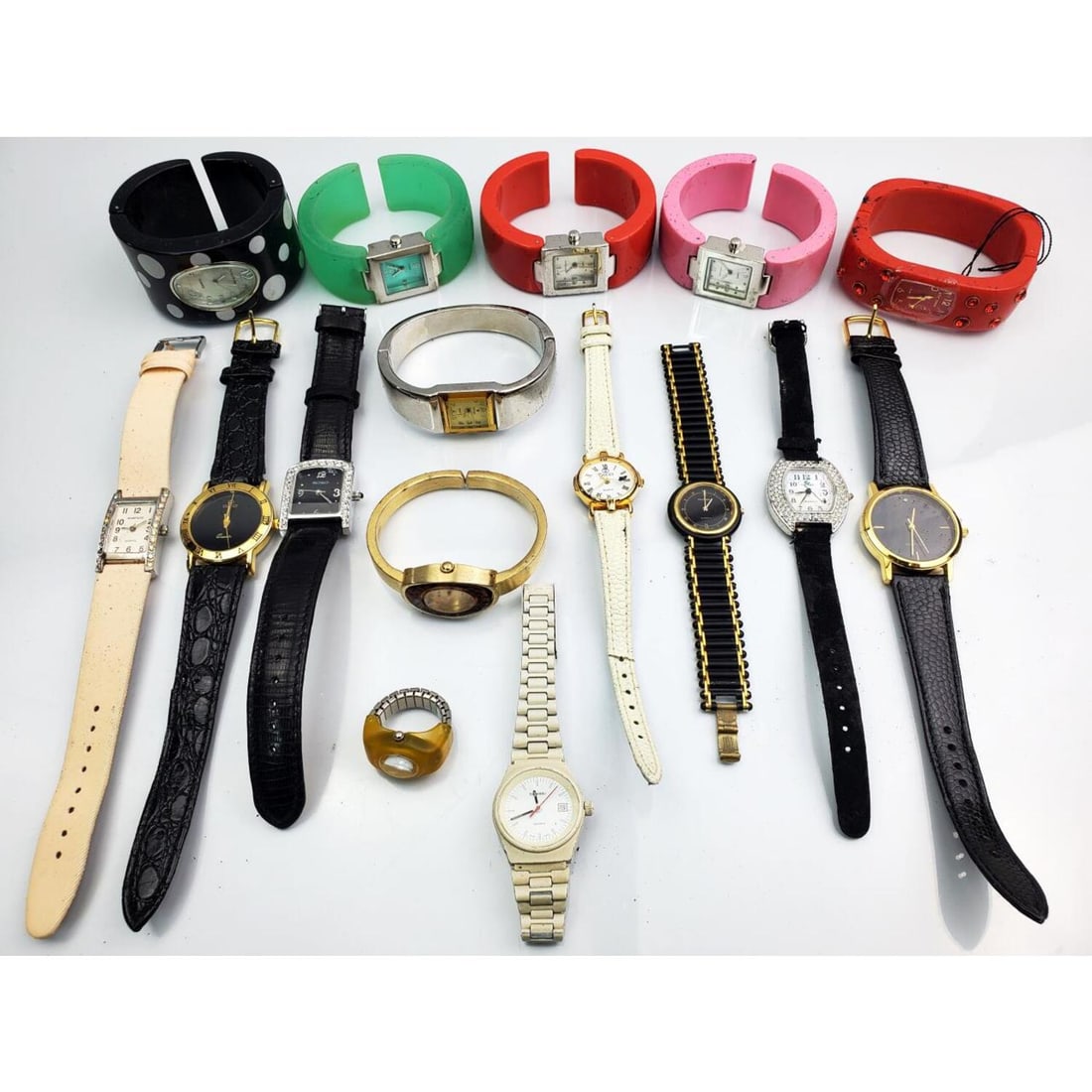 Group Lot of 18 Fashion Watches: Group Lot of 18 Fashion Watches Including Gucci, Vernier, Tag Heuer & Torneau. Condition: As Is. We Do Not Guarantee The Workability of Any Used Watches. Dimensions: Varies.Provenance: From a Long Isl