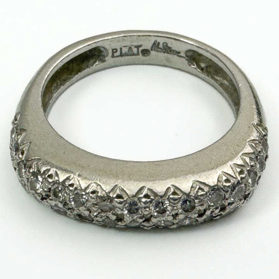 Marlene Stowe Platinum and Diamond Ring: Marlene Stowe Platinum and Diamond Ring.Condition: Excellent.Dimensions: Ring Size- 7. Total Weight: 0.2g/5.6dwt.Provenance: From a Long Island, NY Home.Please note the absence of a Condition Report d