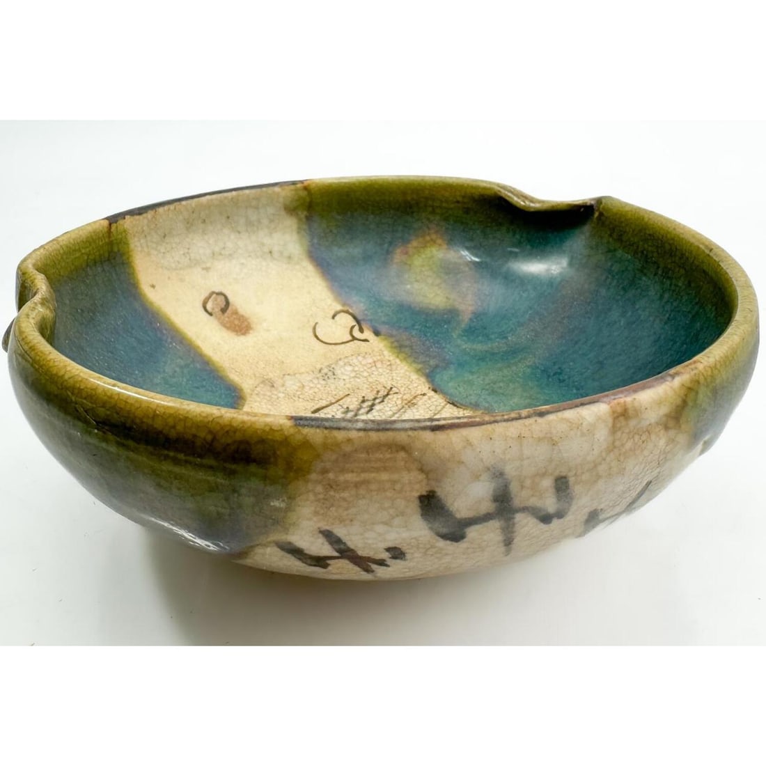 Antique Japanese Edo Period Green Glaze Oribe Bowl: Antique Japanese Edo Period Green Glaze Oribe Bowl. Condition: Generally Good. Dimensions: Dia-4.8" x 1.75". Provenance: From a Long Island, NY Home. Please note the absence of a Condition Report does
