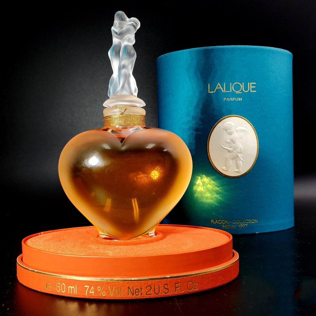 Lalique Crystal Perfume Bottle "Amour" (1 of 5)