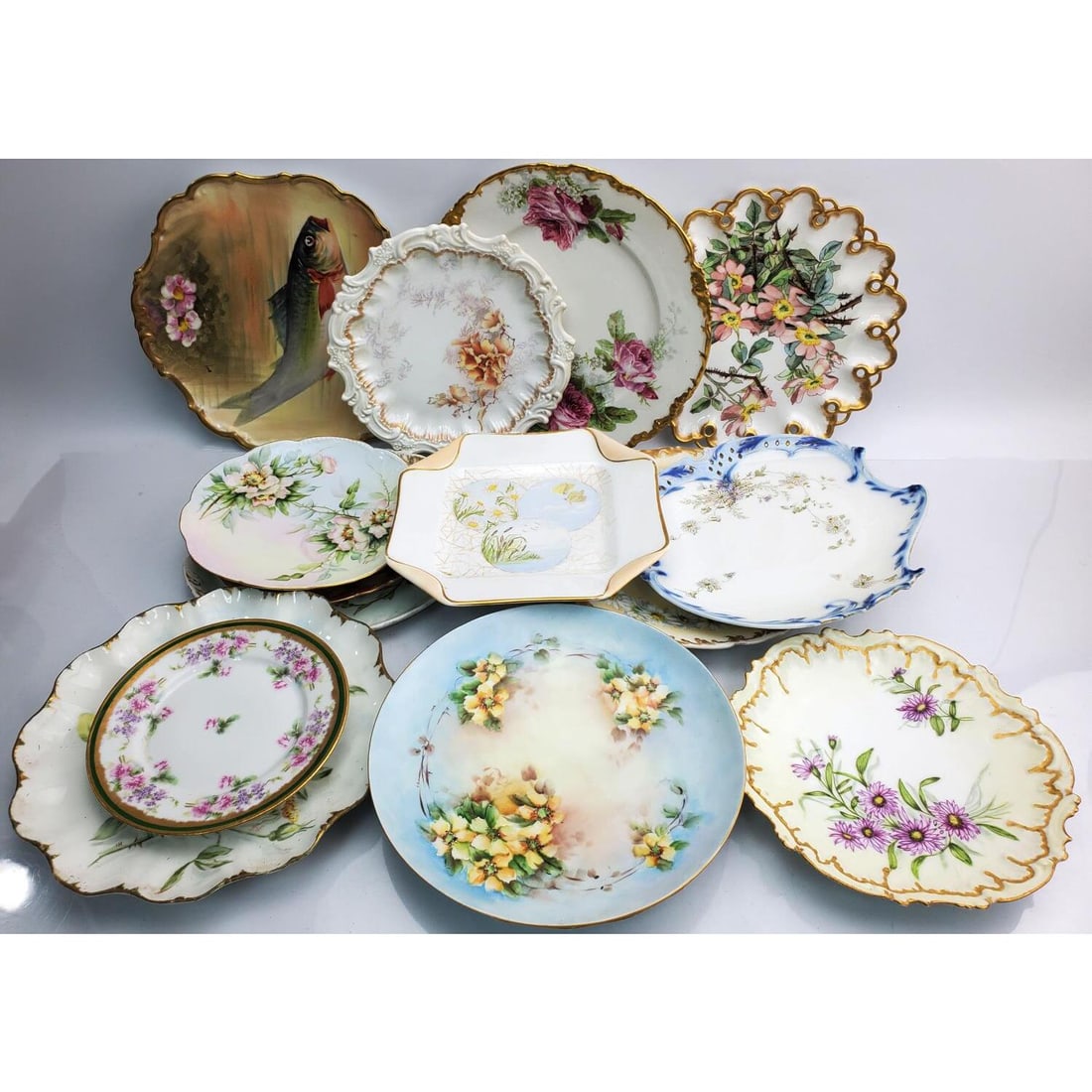 Lot of 15 Antique French Painted Porcelain Plates: Lot of 15 Antique French Painted Porcelain Plates Including Haviland, T & V Limoge and Others. Some Retailed by Ovington Brothers. Condition: All Generally Good. May Have Some Losses to the Gilt Decor