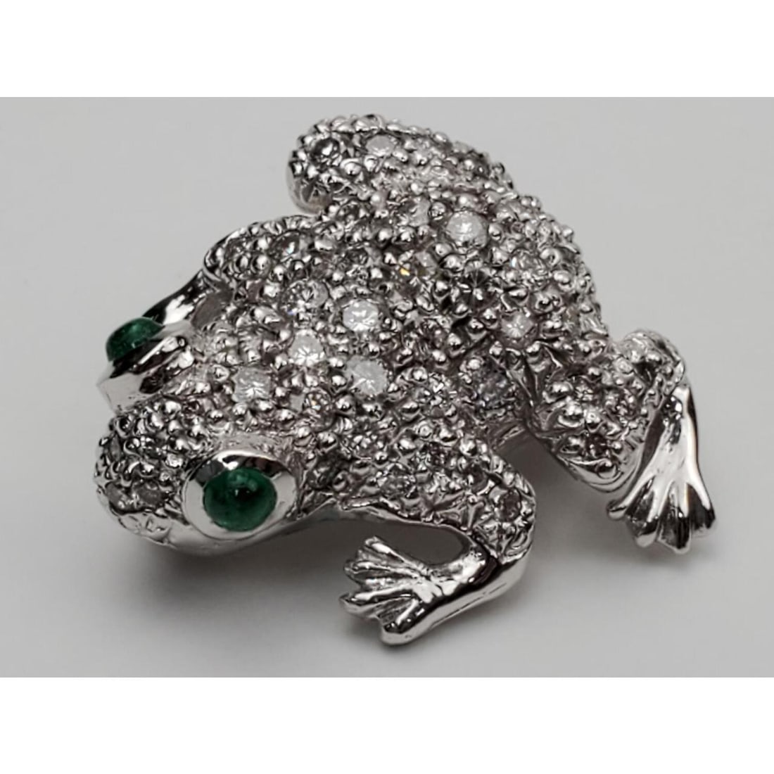 18K White Gold, Diamonds, & Emerald Frog Brooch (1 of 3)
