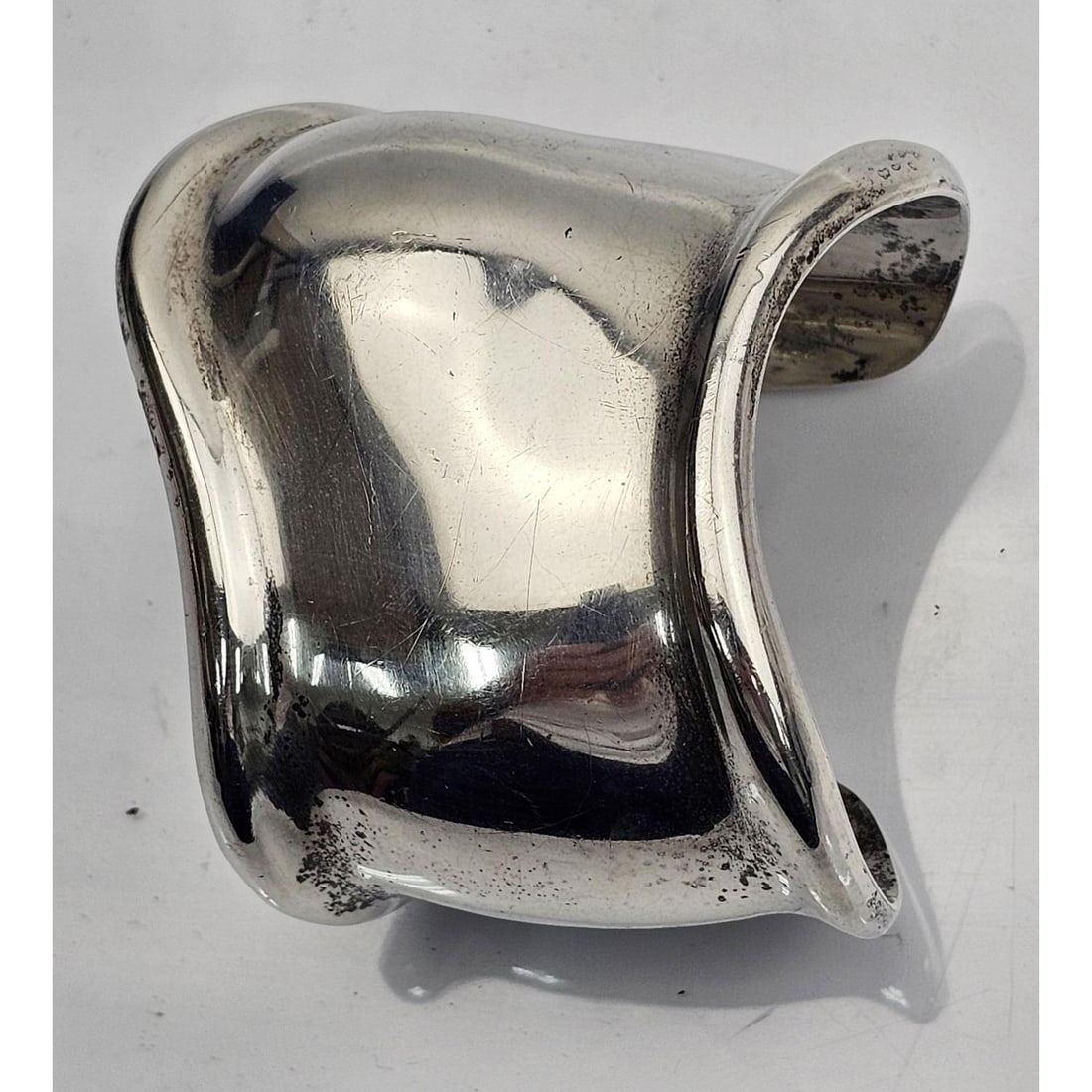 Tiffany & Co Elsa Peretti Sterling Silver Bone: Tiffany & Co "Elsa Peretti" Vintage Sterling Silver Bone Cuff Bracelet. Unisex. Condition: Generally Very Good. Slightly Tarnished. Dimensions: W-2.5"Gross Weight: 78.4g/2.52ozt. Provenance: From a Lo