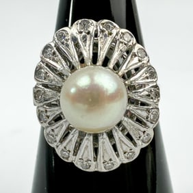 14K White Gold Diamonds & Pearl Ladies Ring