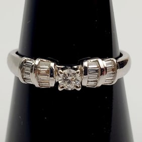 18K White Gold and Diamonds Engagement Ring