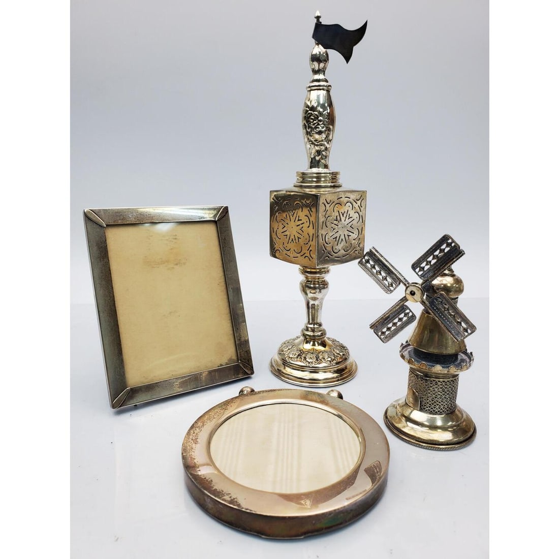 Lot of 4 Sterling Silver Items Including 2 Judaica: Lot of 4 Sterling Silver Items Including 2 Judaica Besamim Spice Towers & 2 Small Picture Frames w/ Easel Backs. Condition: Generally Good. Dimensions: Largest-H-8.75". Weighable Silver-133.9g/4.3ozt.