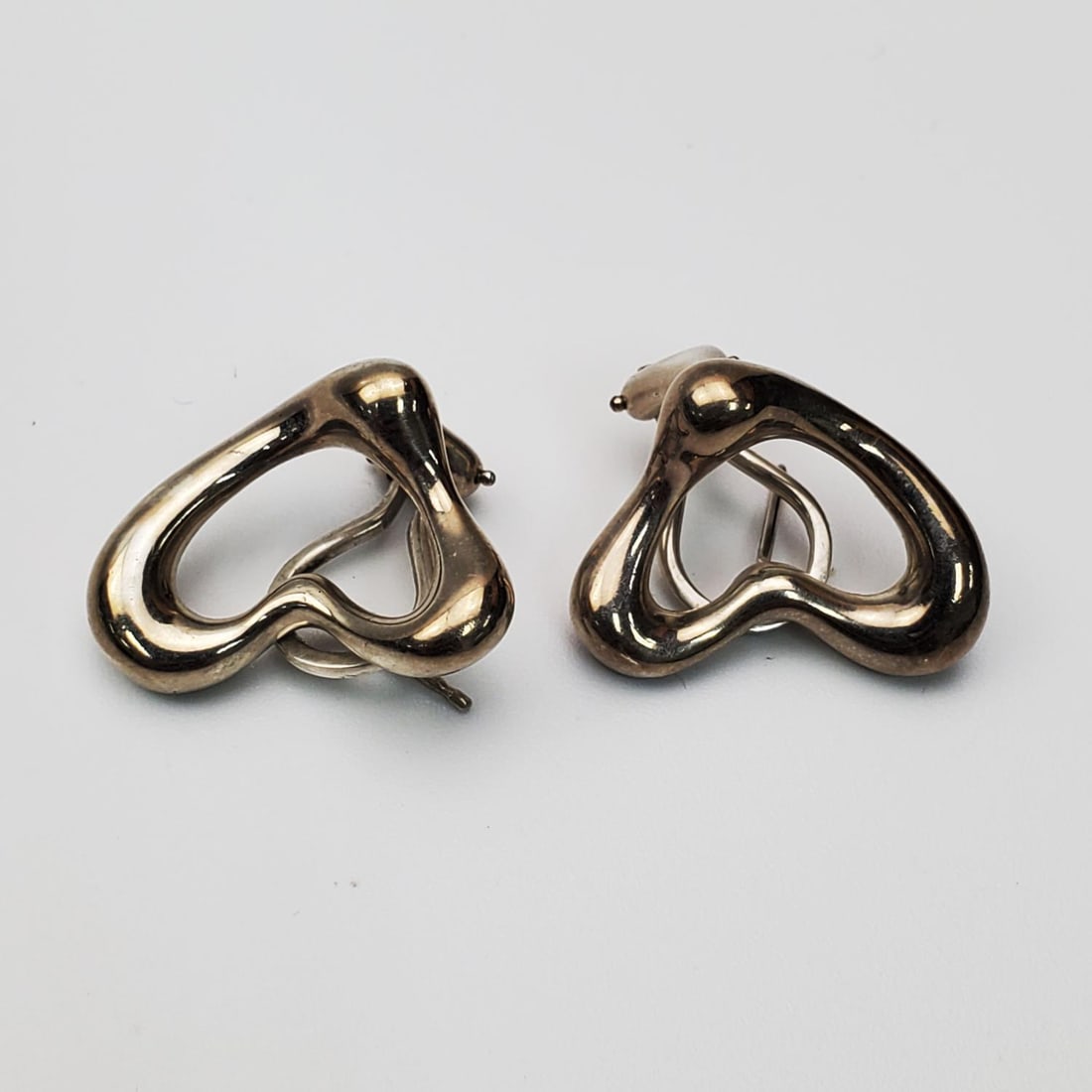 Pair Tiffany & Co Elsa Peretti Open Heart Earrings: Pair of Tiffany & Co Elsa Peretti Open Heart Earrings. Fully Marked. Condition: Generally Good w/ Tarnish. Dimensions: 0.75" x 0.75". Gross Weight: 11.3g/0.36ozt. Provenance: From a NYC Home. Please n