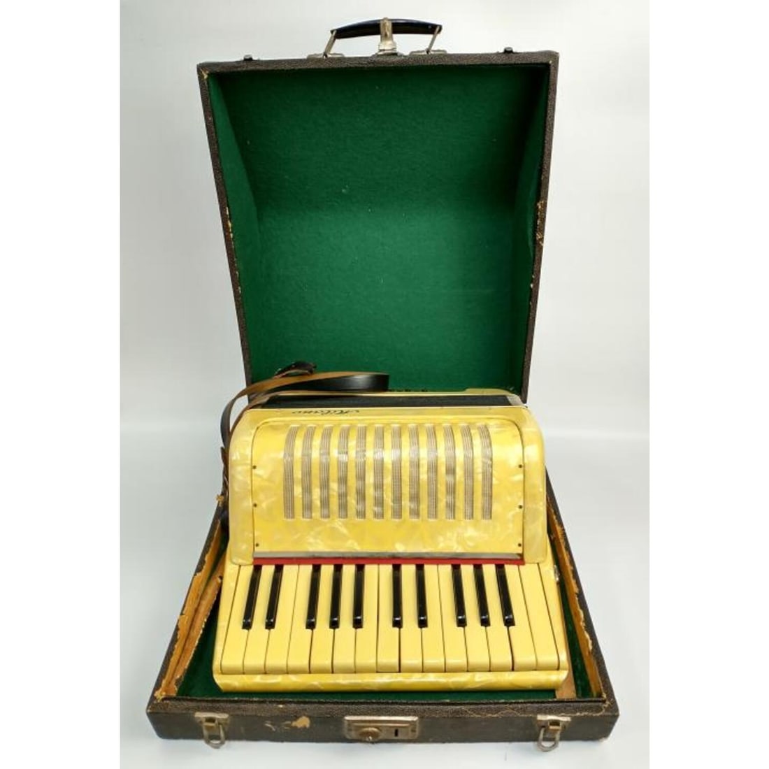 Vintage Milano Accordion in Fitted Case: Vintage Milano Accordion in a Fitted Case. Condition: Generally Good Condition. Currently in Working Condition However We Cannot Guarantee the Workability or Mechanism of this Item Especially Once it