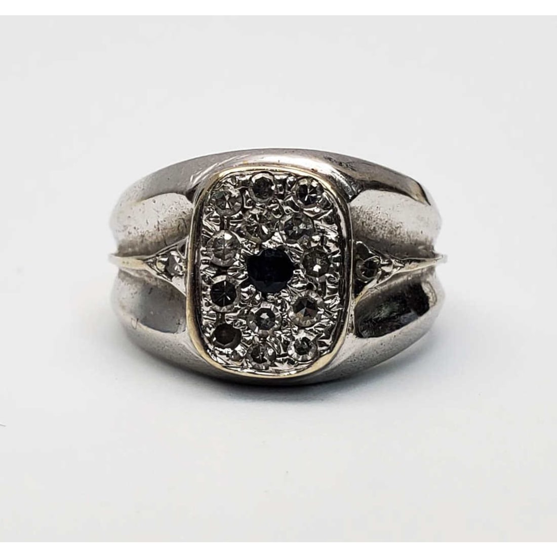 18K White Gold, Diamonds & Sapphire Vintage Ring (1 of 5)